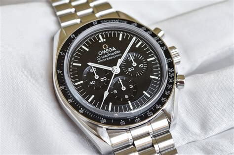 omega speedmaster professional thickness